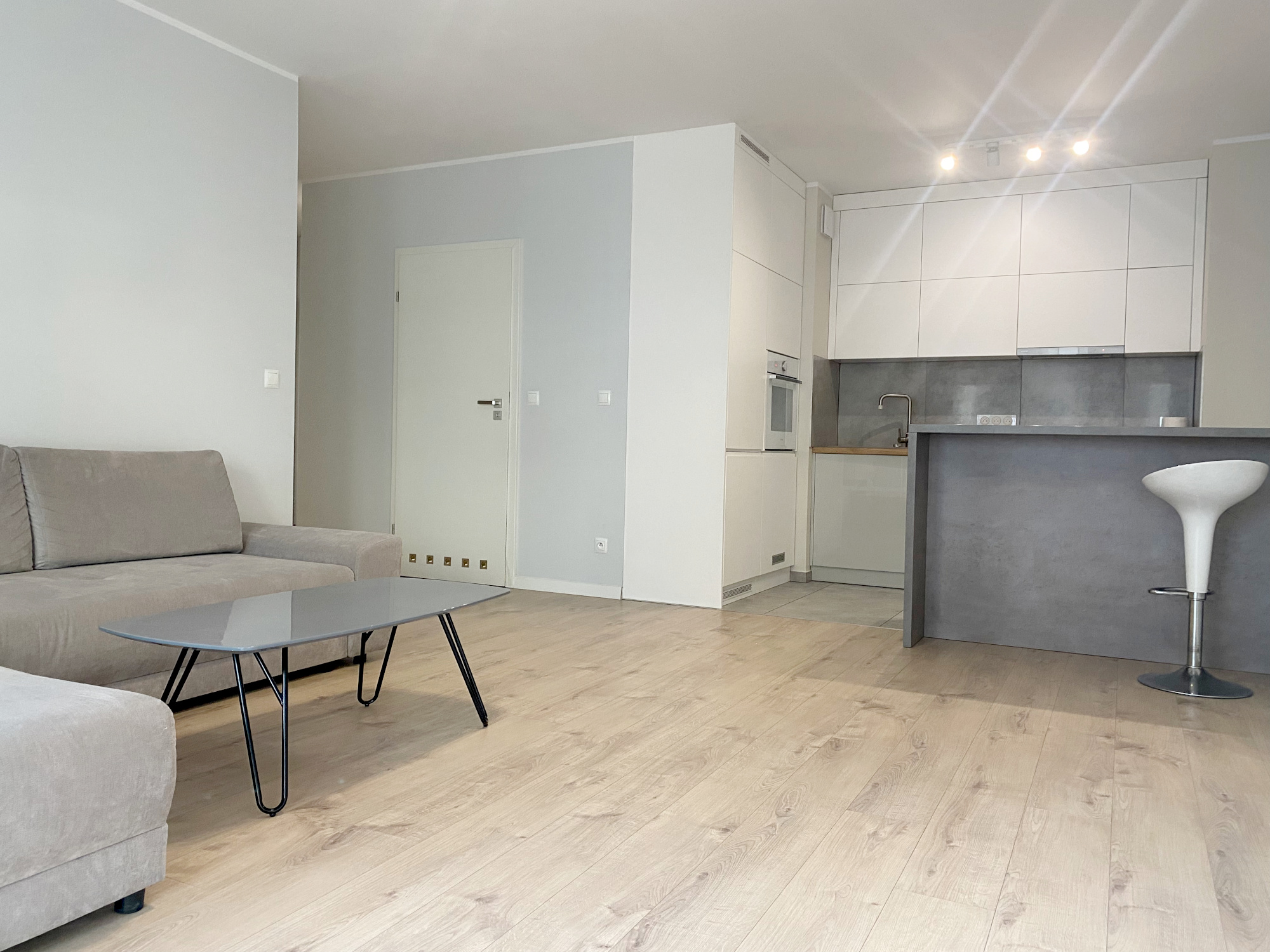 Nowoczesne mieszkanie 2 pokojowe z garażem czeka na najemcę! TM/2026/1W